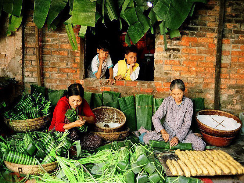 Hương trầm thoang thoảng bay